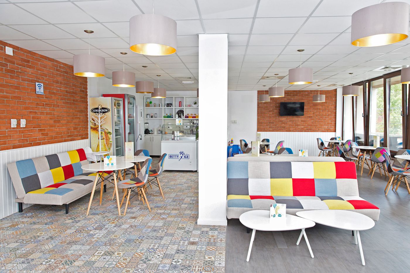 Interiorul Cofetăriei Scala din Oradea